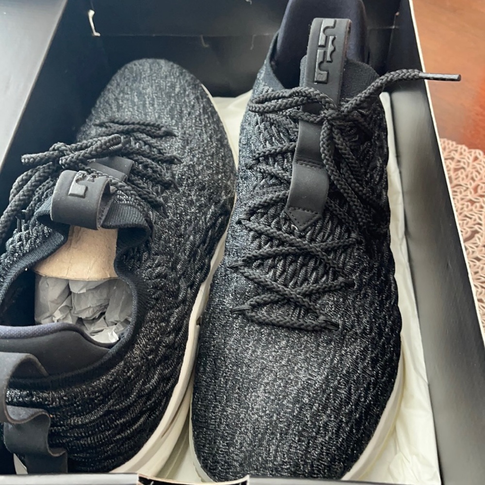 Lebron XV low